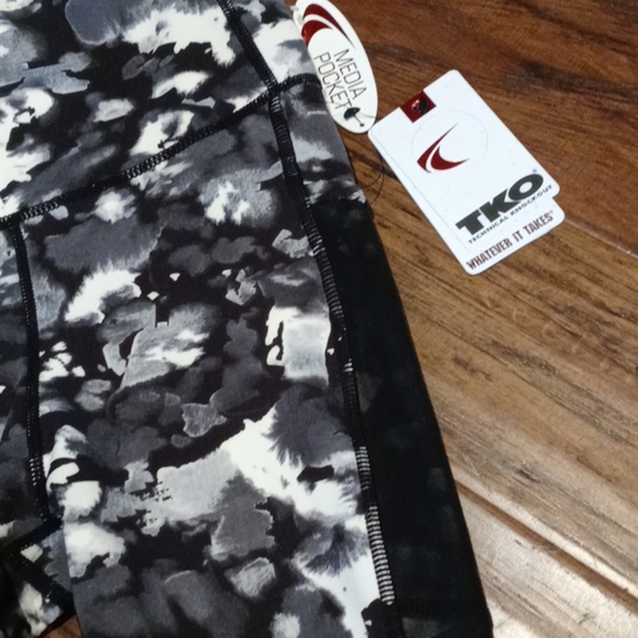 TKO Technical Knockout Mesh High Waist Leggings Medium Camo Gray NWT - Picture 2 of 3